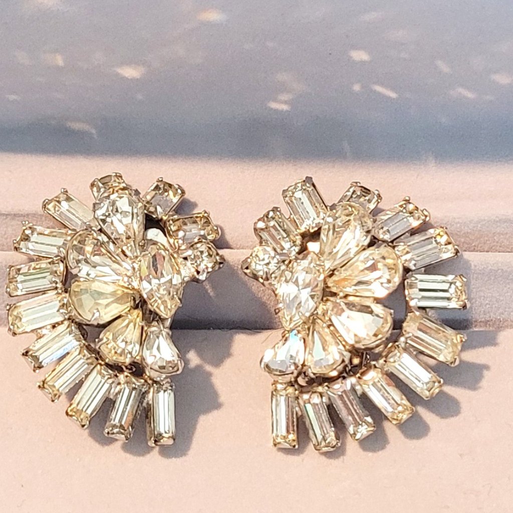 Vntg Stunning Earrings Sparkling Ice White Glass Rhinestones Earrings Clip On